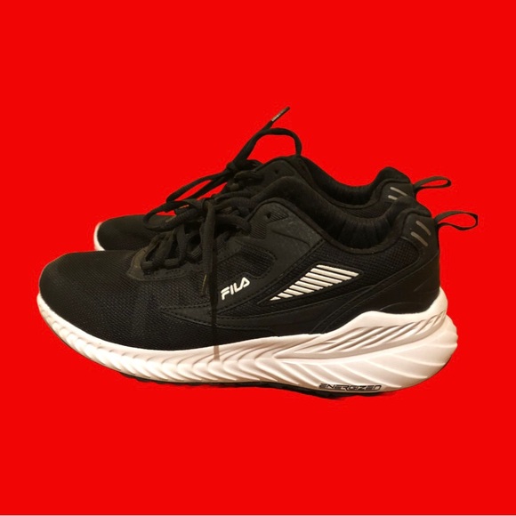 Selling women’s size 10 black Fila running shoes. In great condition. - Picture 1 of 2